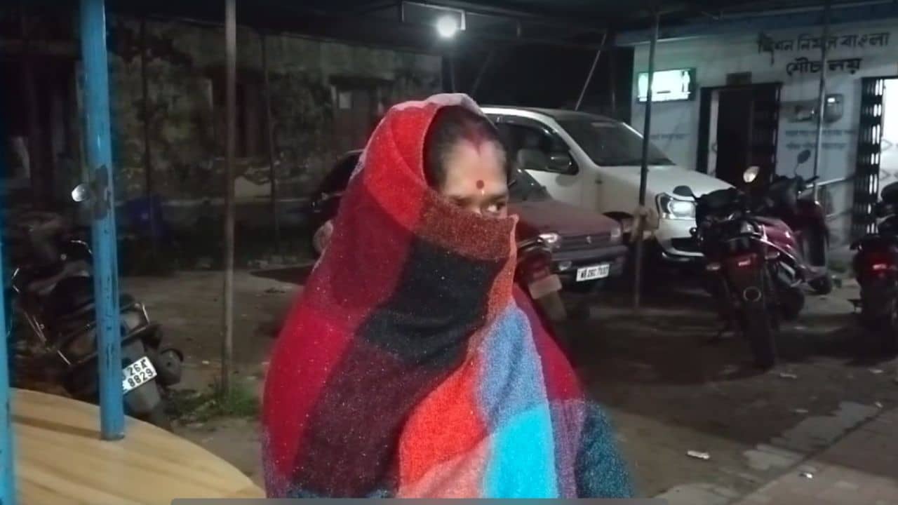 ইতি ধর্ষক আজিদা, বাংলাদেশ, কী সাংঘাতিক! বাড়ির দরজা খুলেই চমকে গেলেন মহিলা