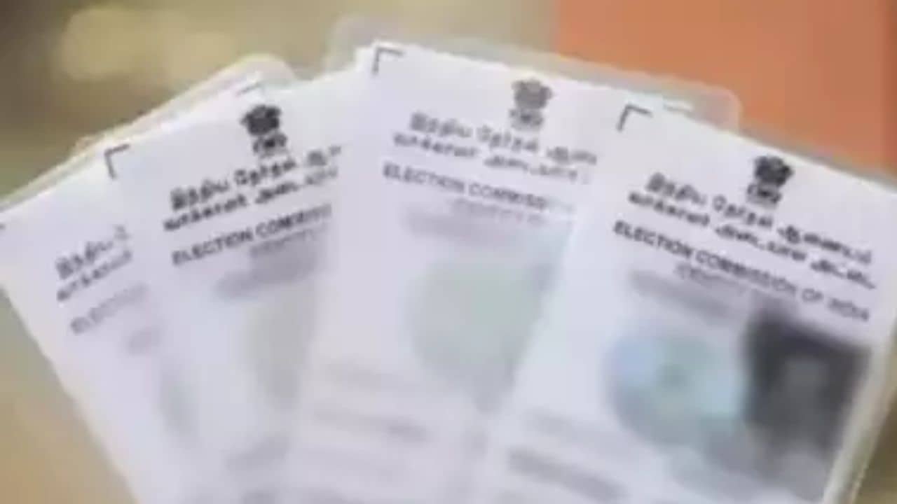 Voter List: দেশ ছেড়ে চলে গিয়েছিলেন, সেই পাঁচ বাংলাদেশিদের নামও ভারতের ভোটার তালিকায়?