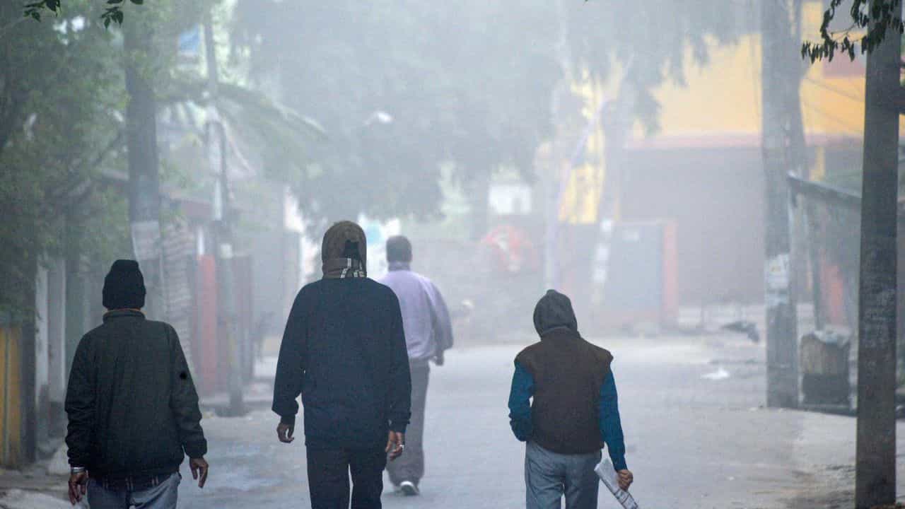 Weather Update: এই পাঁচ জেলার বাসিন্দা হলে খুব সাবধান! আলিপুর থেকে এল বড় আপডেট, ৭ ডিগ্রিতে কাঁপছে বাংলা Weather Update: এই পাঁচ জেলার বাসিন্দা হলে খুব সাবধান! আলিপুর থেকে এল বড় আপডেট, ৭ ডিগ্রিতে কাঁপছে বাংলা