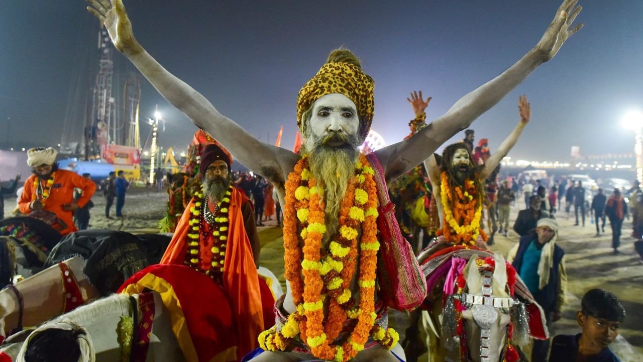 Maha Kumbh Mela 2025: মহাকুম্ভ ঘিরে তুঙ্গে প্রস্তুতি! যাত্রীদের জন্য তিন হাজার স্পেশাল ট্রেন চালাবে রেল