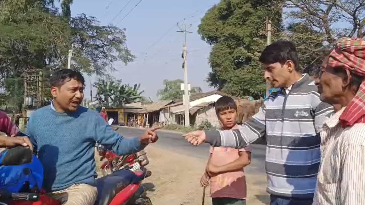 Maldah: চাষিদের সঙ্গেও হচ্ছে চরম বেনিয়ম, ধান ক্রয় কেন্দ্রেও সক্রিয় দালাল রাজ, বিক্ষোভ চাষিদের Maldah: চাষিদের সঙ্গেও হচ্ছে চরম বেনিয়ম, ধান ক্রয় কেন্দ্রেও সক্রিয় দালাল রাজ, বিক্ষোভ চাষিদের