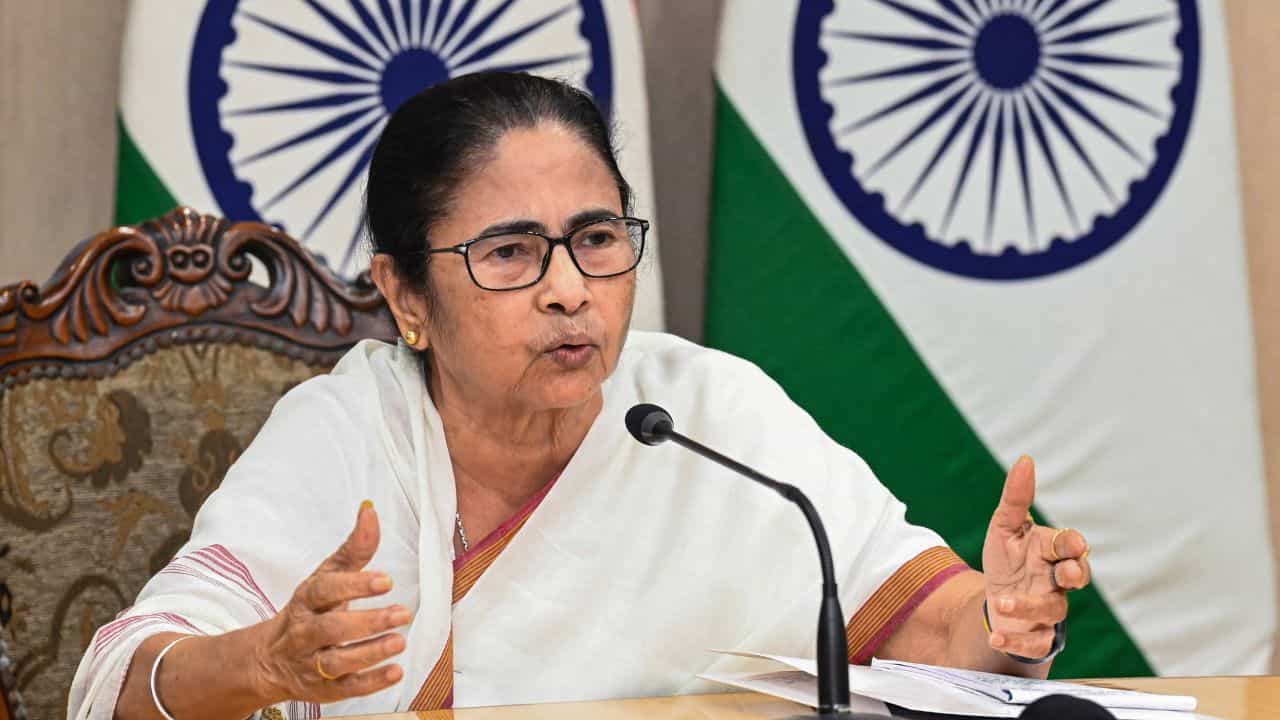 CM Mamata Banerjee: এতদিনে উত্তর দিলেন মমতা, ৩০ ডিসেম্বরই সকলের চোখের সামনে ঘটবে CM Mamata Banerjee: এতদিনে উত্তর দিলেন মমতা, ৩০ ডিসেম্বরই সকলের চোখের সামনে ঘটবে