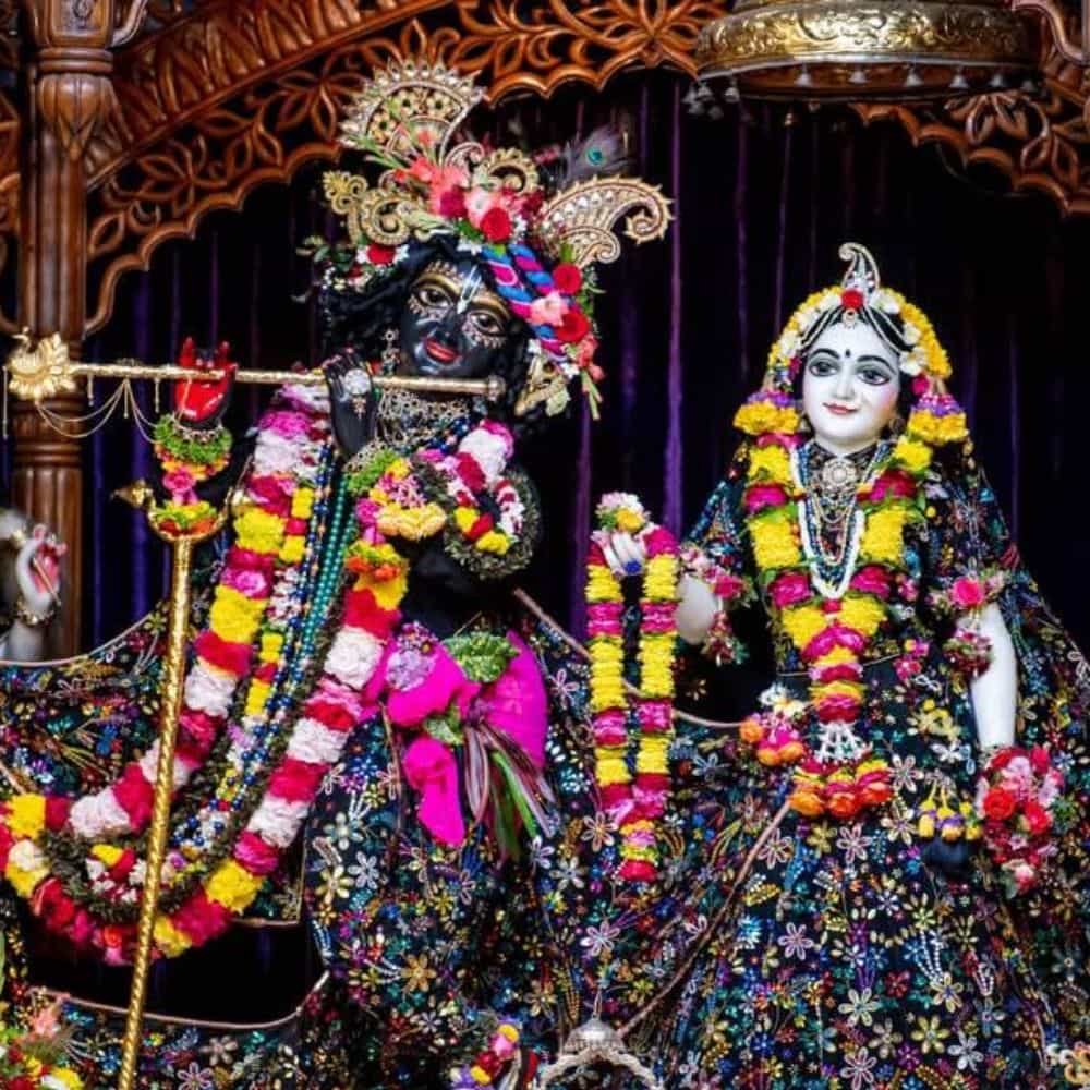 হাতে একদিনের ছুটি পেলে ঘুরে আসতে পারেন মায়াপুর থেকে। আর যদি ২-৩দিন সময় পান, তা হলে খুবই ভালো করে মায়াপুর ভ্রমণের পরিকল্পনা করতে পারেন।