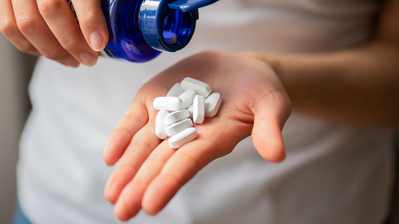 India's Pharmaceutical Market: রোগেই পকেট ফাঁকা! খরচ বাঁচাতে 'রোগকেই' মাধ্যম করুন আয়ের... India's Pharmaceutical Market: রোগেই পকেট ফাঁকা! খরচ বাঁচাতে 'রোগকেই' মাধ্যম করুন আয়ের...