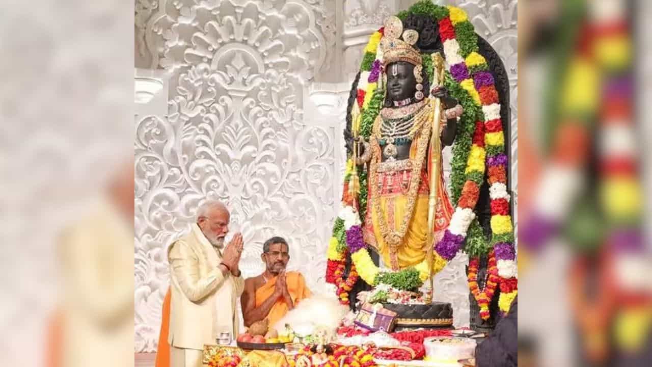 প্রতিষ্ঠা হল রামমন্দির। বিতর্ক রইল অটুট। তার মাঝেই প্রাণপ্রতিষ্ঠা রামলালার। দর্শনে পৌঁছে গেলেন খোদ প্রধানমন্ত্রী নরেন্দ্র মোদী।