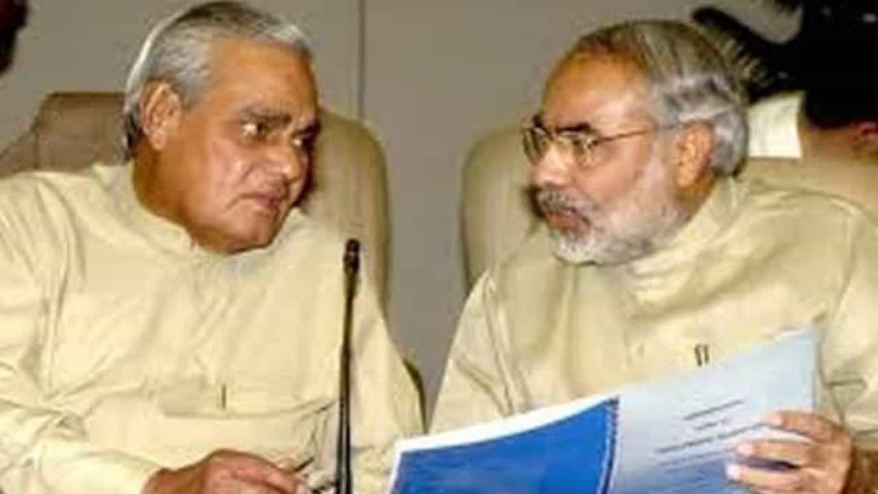 গ্রাম সড়ক থেকে সর্ব শিক্ষা অভিযান, কীভাবে দেশ বদলেছিলেন বাজপেয়ী, বললেন প্রধানমন্ত্রী মোদী গ্রাম সড়ক থেকে সর্ব শিক্ষা অভিযান, কীভাবে দেশ বদলেছিলেন বাজপেয়ী, বললেন প্রধানমন্ত্রী মোদী