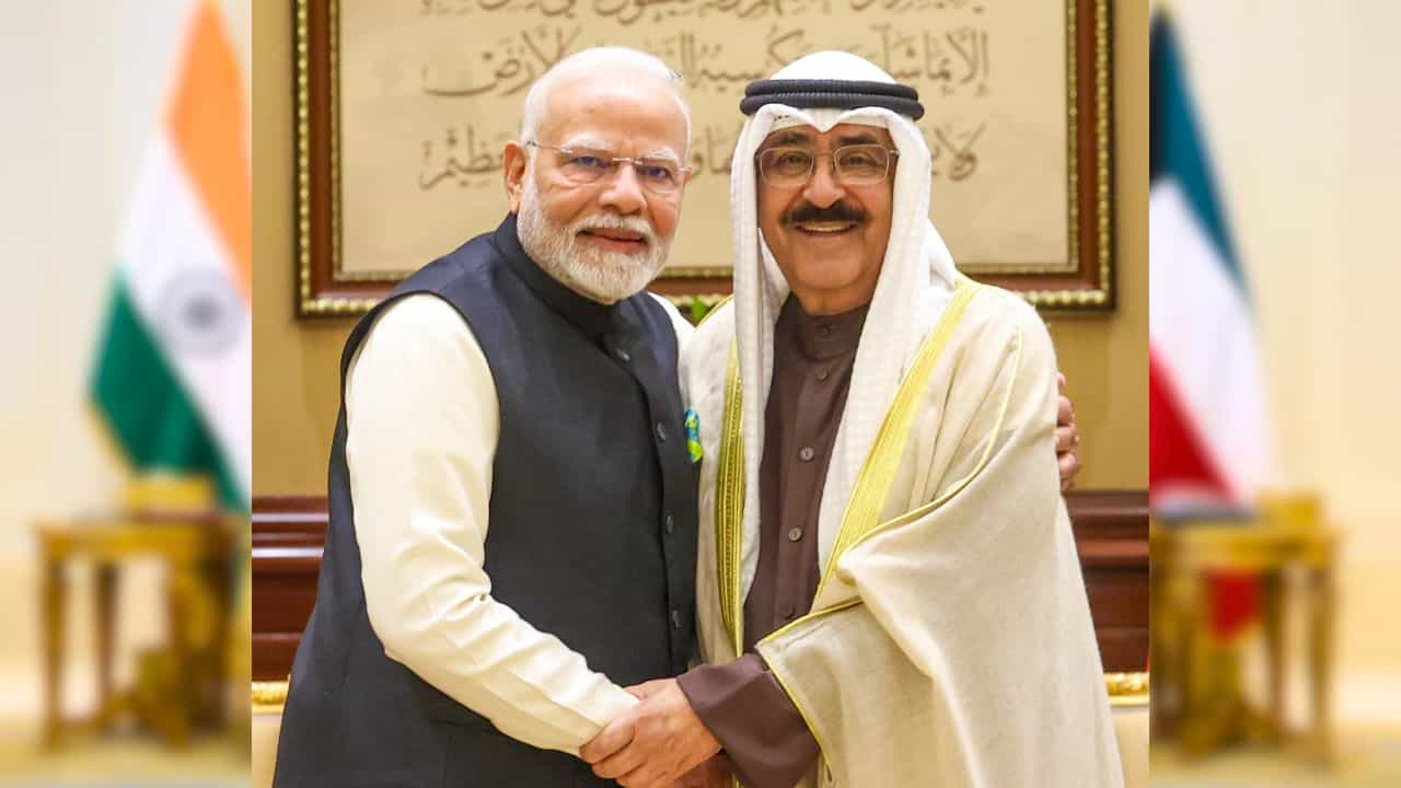 PM Modi in Kuwait: ঘুচবে বেকারত্ব! উপসাগরীয় দেশ থেকে বিনিয়োগ আনতে 'ম্যাজিক' মোদীর PM Modi in Kuwait: ঘুচবে বেকারত্ব! উপসাগরীয় দেশ থেকে বিনিয়োগ আনতে 'ম্যাজিক' মোদীর