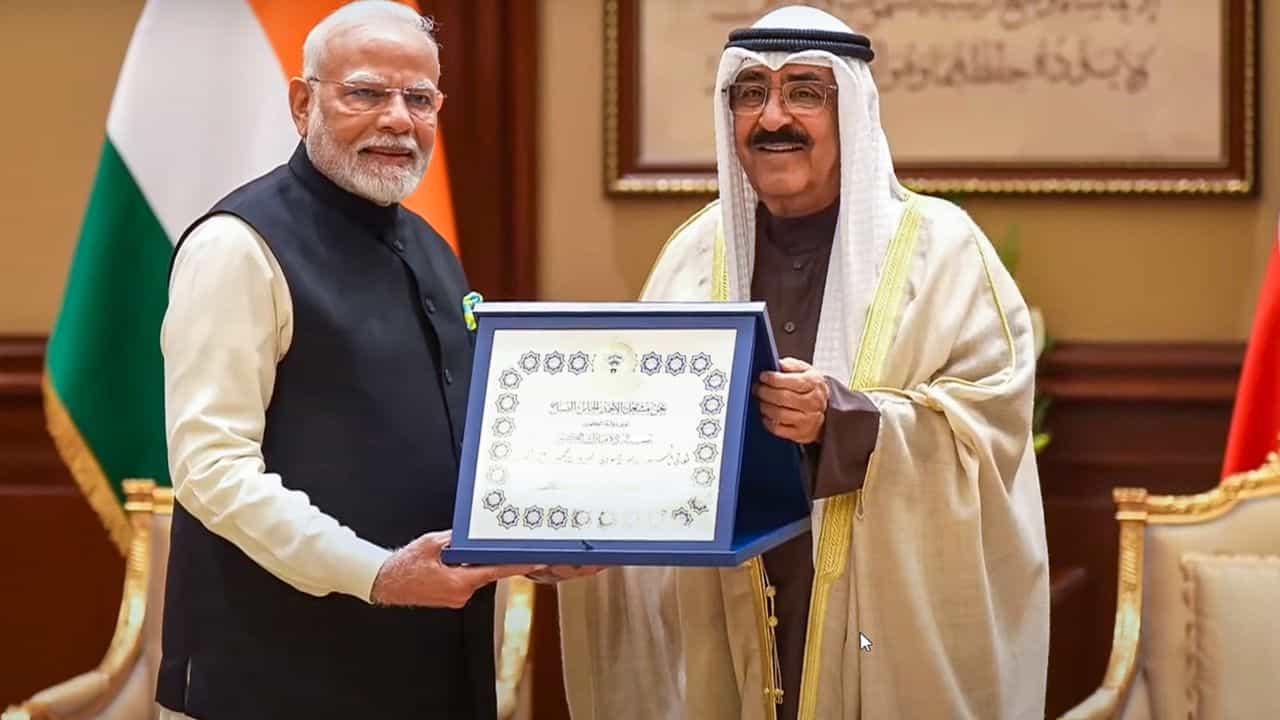 PM Modi News: কুয়েত সফরে গিয়ে সর্বোচ্চ সম্মান পেলেন প্রধানমন্ত্রী নরেন্দ্র মোদী PM Modi News: কুয়েত সফরে গিয়ে সর্বোচ্চ সম্মান পেলেন প্রধানমন্ত্রী নরেন্দ্র মোদী