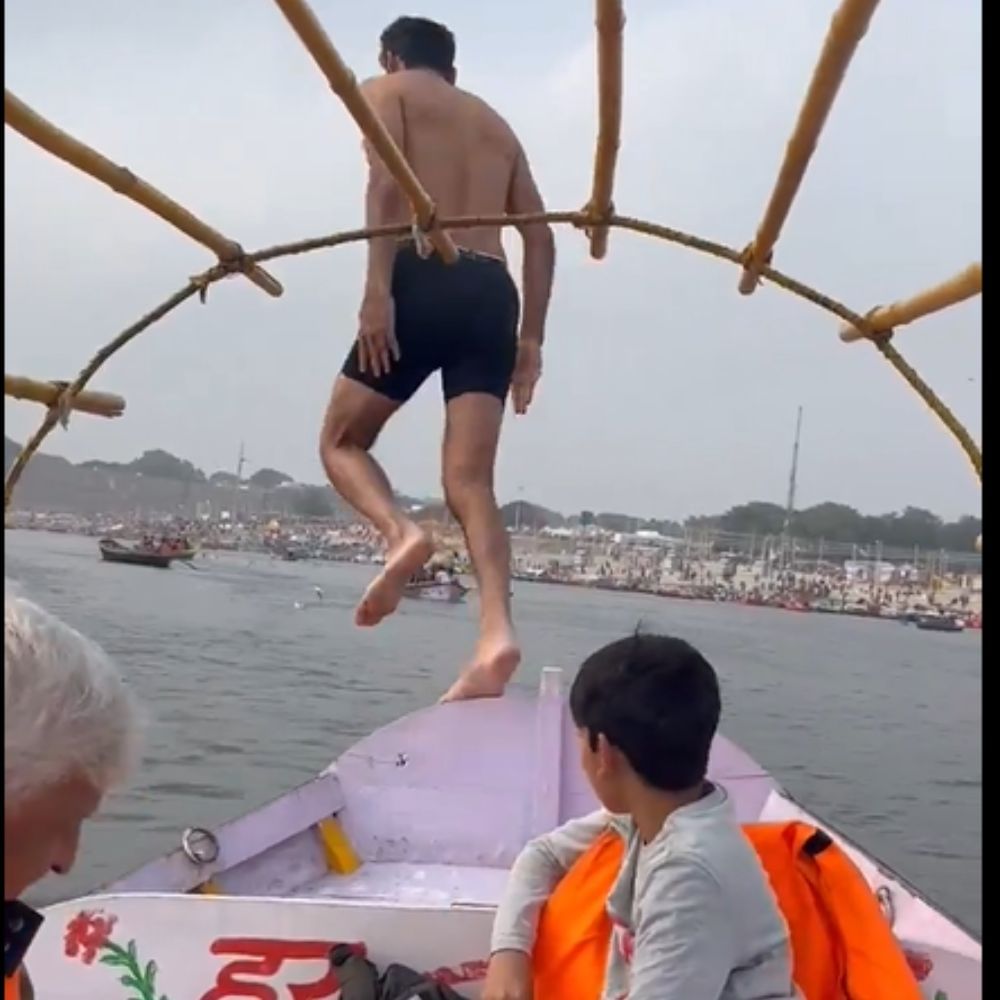 Mohammad Kaif Who led India to Win NatWest Trophy in England Jumps into The Yamuna River and Shares feelings See Photos (4)