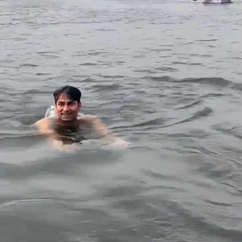 Mohammad Kaif Who led India to Win NatWest Trophy in England Jumps into The Yamuna River and Shares feelings See Photos (7)