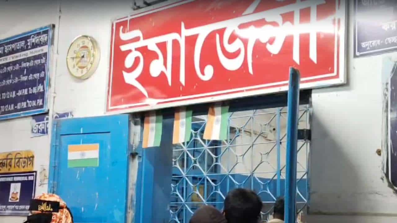 Murshidabad: বড়ঞাতে ৫ বছরের শিশুকে জঙ্গলে তুলে নিয়ে গিয়ে ধর্ষণের অভিযোগ, অভিযুক্তকে গণধোলাই এলকাবাসীর Murshidabad: বড়ঞাতে ৫ বছরের শিশুকে জঙ্গলে তুলে নিয়ে গিয়ে ধর্ষণের অভিযোগ, অভিযুক্তকে গণধোলাই এলকাবাসীর