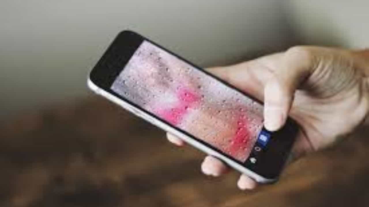 ছাত্রকে নিজের নগ্ন ছবি পাঠালেন শিক্ষিকা! জানাজানি হতেই... ছাত্রকে নিজের নগ্ন ছবি পাঠালেন শিক্ষিকা! জানাজানি হতেই...