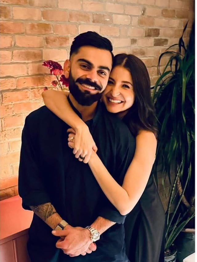 বাবা না মা, কার মতো দেখতে হয়েছে বিরুষ্কার ছেলে অকায়?