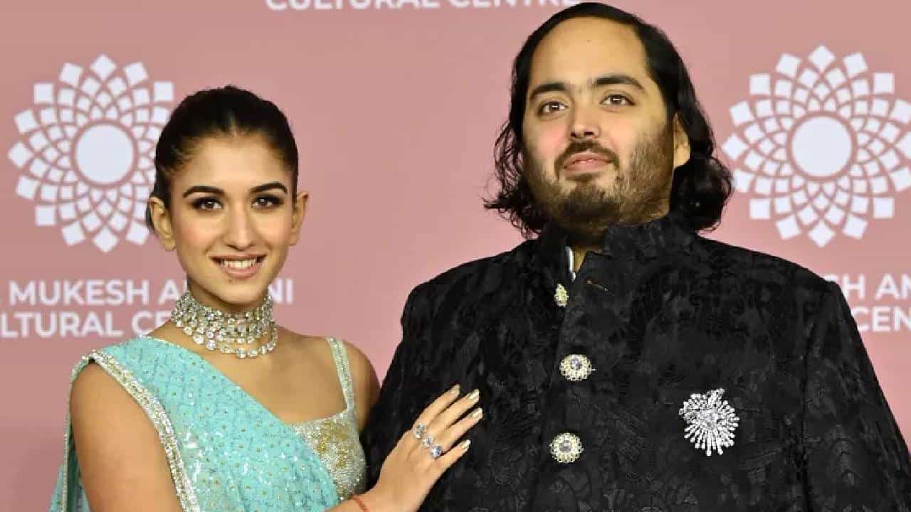 অনন্ত-রাধিকার সম্পর্ক নিয়ে গুঞ্জন! জানেন অম্বানি পুত্র বেলুনও বিক্রি করেছিলেন? অনন্ত-রাধিকার সম্পর্ক নিয়ে গুঞ্জন! জানেন অম্বানি পুত্র বেলুনও বিক্রি করেছিলেন?