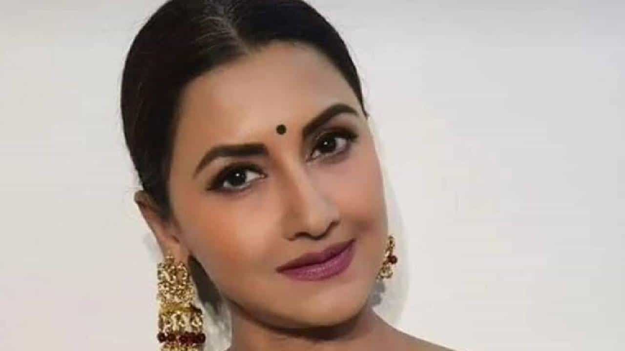 বোরখার নীচে রচনা!পরিচয় গোপন করে মেট্রো চেপে কোথায় যান? বোরখার নীচে রচনা!পরিচয় গোপন করে মেট্রো চেপে কোথায় যান?