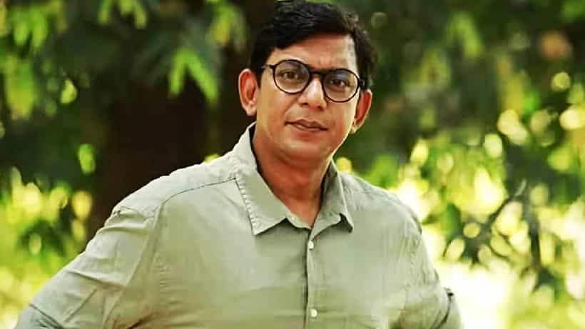 বিমান থেকেই আটক চঞ্চল চৌধুরী! গৃহবন্দি? বাংলাদেশ থেকে নায়ক বললেন...
