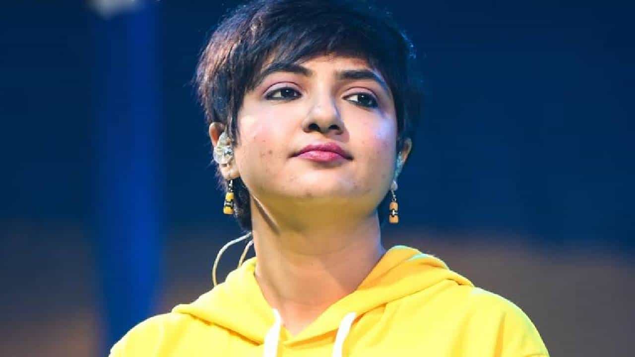 'আমার স্কার্টের তলায় হাত...',লগ্নজিতার সঙ্গে কী করেছিলেন হৃতিকের কাকা? 'আমার স্কার্টের তলায় হাত...',লগ্নজিতার সঙ্গে কী করেছিলেন হৃতিকের কাকা?