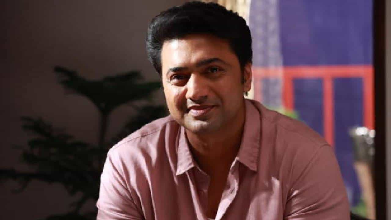 দেবকে দেখে হাউ হাউ করে কেঁদে ফেললেন তরুণী! মঞ্চে উঠে যা কাণ্ড ঘটালেন... দেবকে দেখে হাউ হাউ করে কেঁদে ফেললেন তরুণী! মঞ্চে উঠে যা কাণ্ড ঘটালেন...