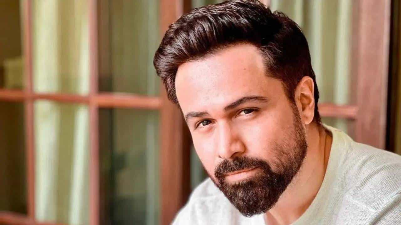 মুখে কী গন্ধ! জনপ্রিয় নায়িকাকে চুমু খেতে গিয়ে বমি করার অবস্থা হয় ইমরানের? মুখে কী গন্ধ! জনপ্রিয় নায়িকাকে চুমু খেতে গিয়ে বমি করার অবস্থা হয় ইমরানের?