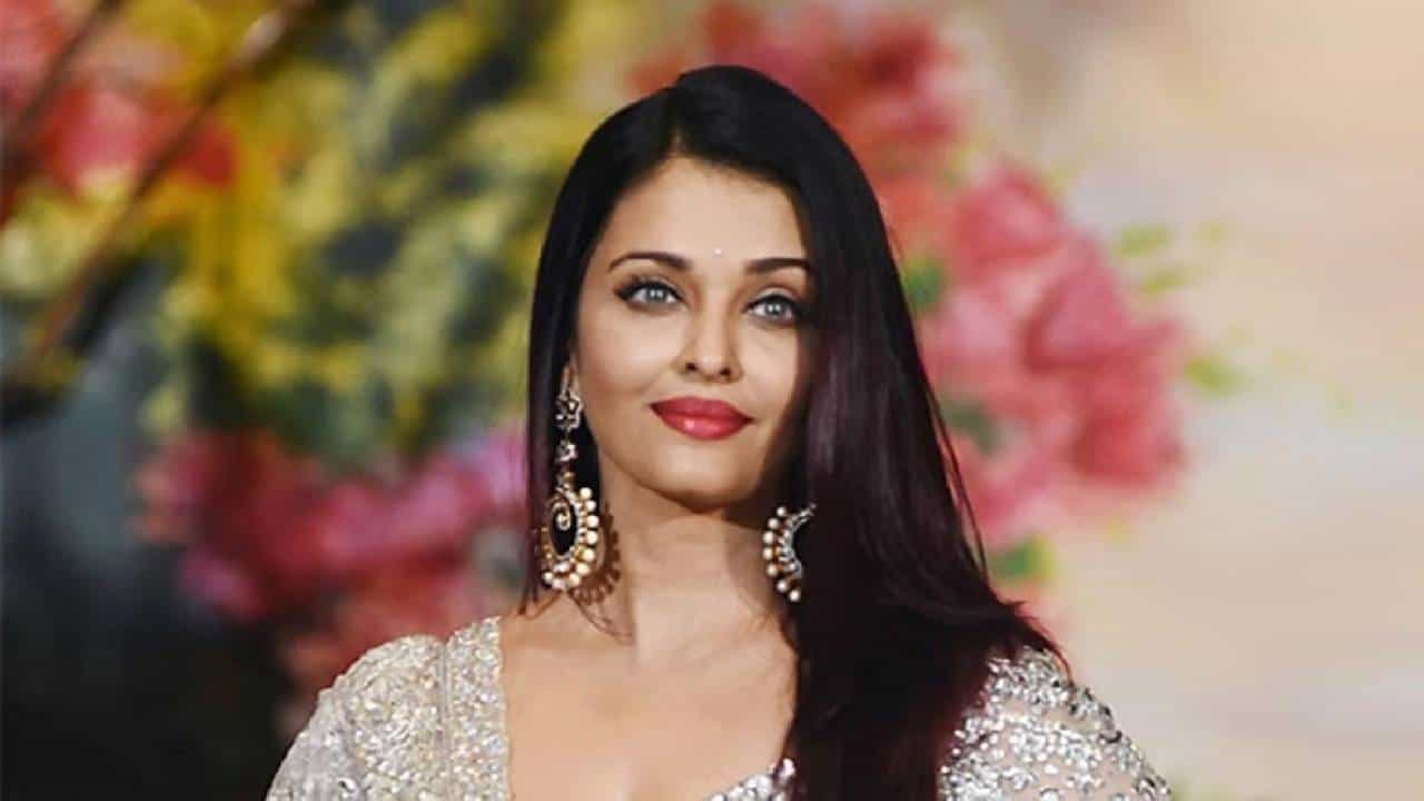 ব্যাঙ্কে কোটি কোটি টাকা, জানেন বিশ্বসুন্দরী ঐশ্বর্য রাই বচ্চন কতদূর পড়াশোনা করেছেন? ব্যাঙ্কে কোটি কোটি টাকা, জানেন বিশ্বসুন্দরী ঐশ্বর্য রাই বচ্চন কতদূর পড়াশোনা করেছেন?