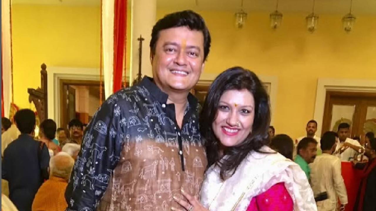 ৫৪-এ পা শাশ্বতর, স্ত্রী মহুয়া আদুরে পোস্ট করে লিখলেন...