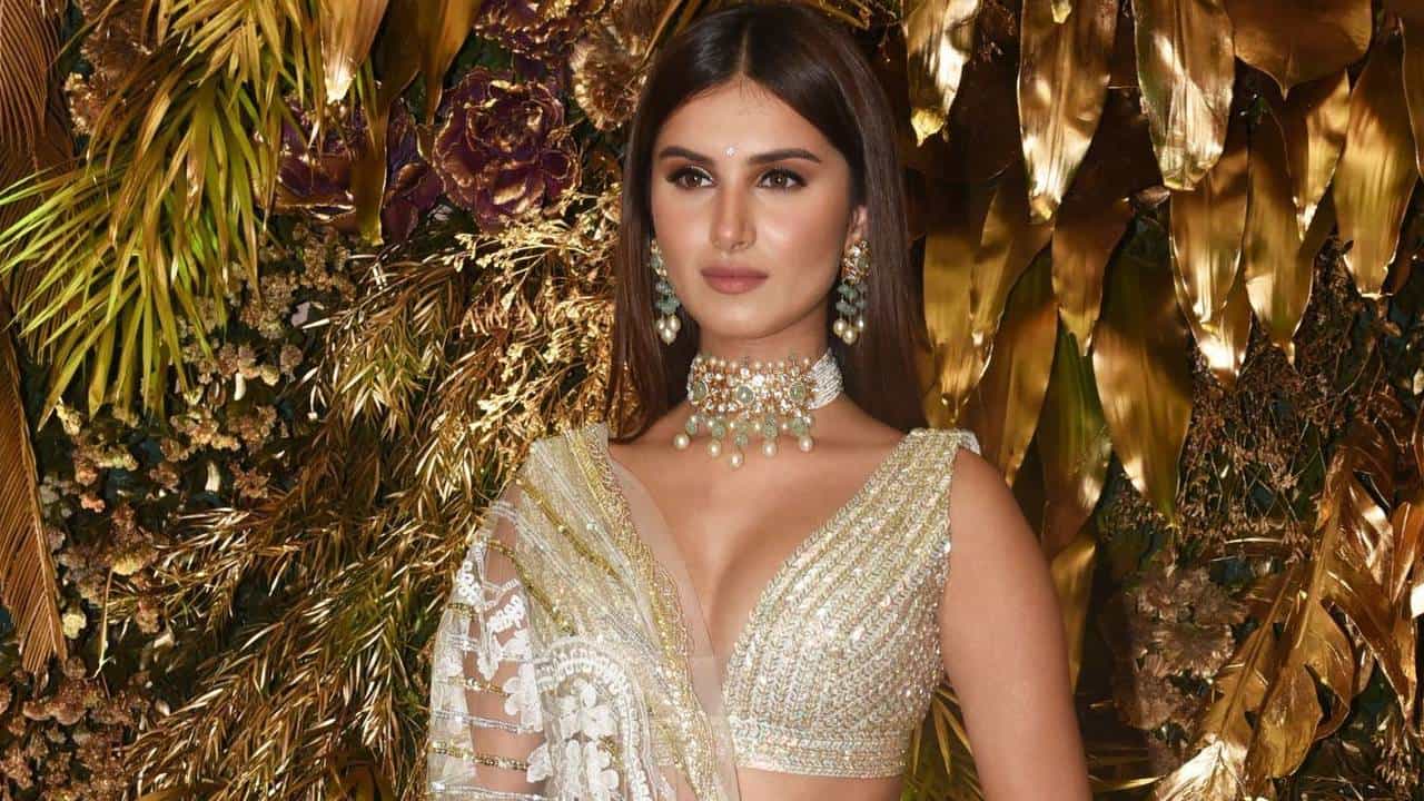 কাপুরদের জন্য জীবন অন্ধকার তারার! নায়িকার হাল দেখে চোখে জল আসবে কাপুরদের জন্য জীবন অন্ধকার তারার! নায়িকার হাল দেখে চোখে জল আসবে