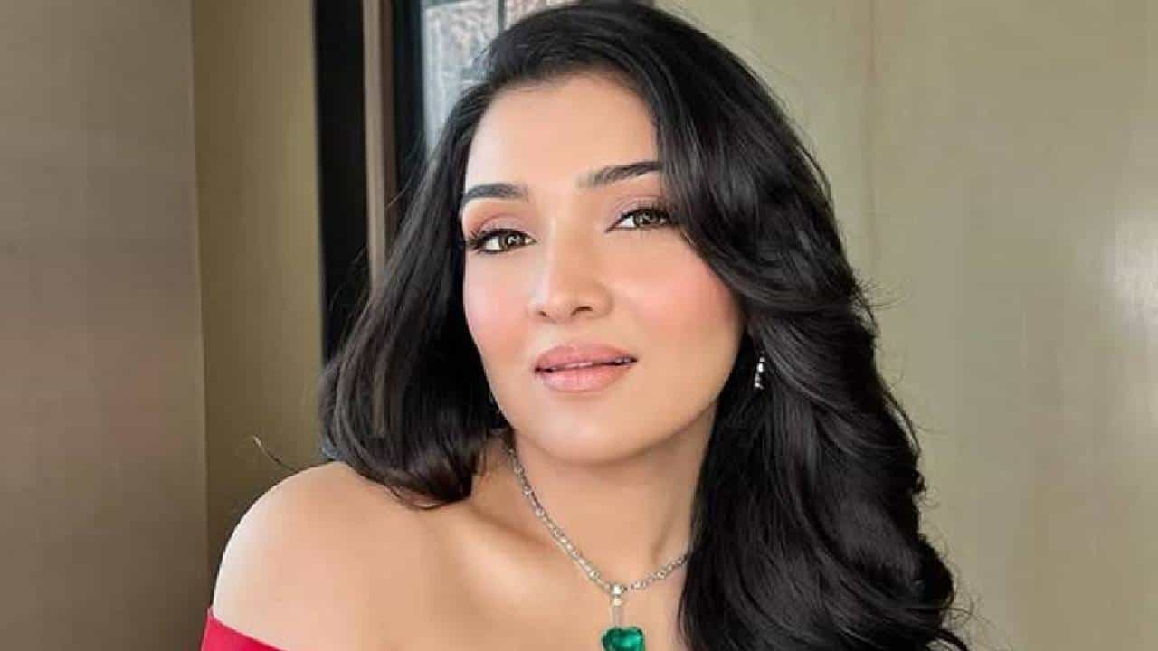 'পিরিয়ডসের ব্যথা হয় বড় বড়...', বেফাঁস মন্তব্য গোবিন্দা কন্যা টিনার 'পিরিয়ডসের ব্যথা হয় বড় বড়...', বেফাঁস মন্তব্য গোবিন্দা কন্যা টিনার