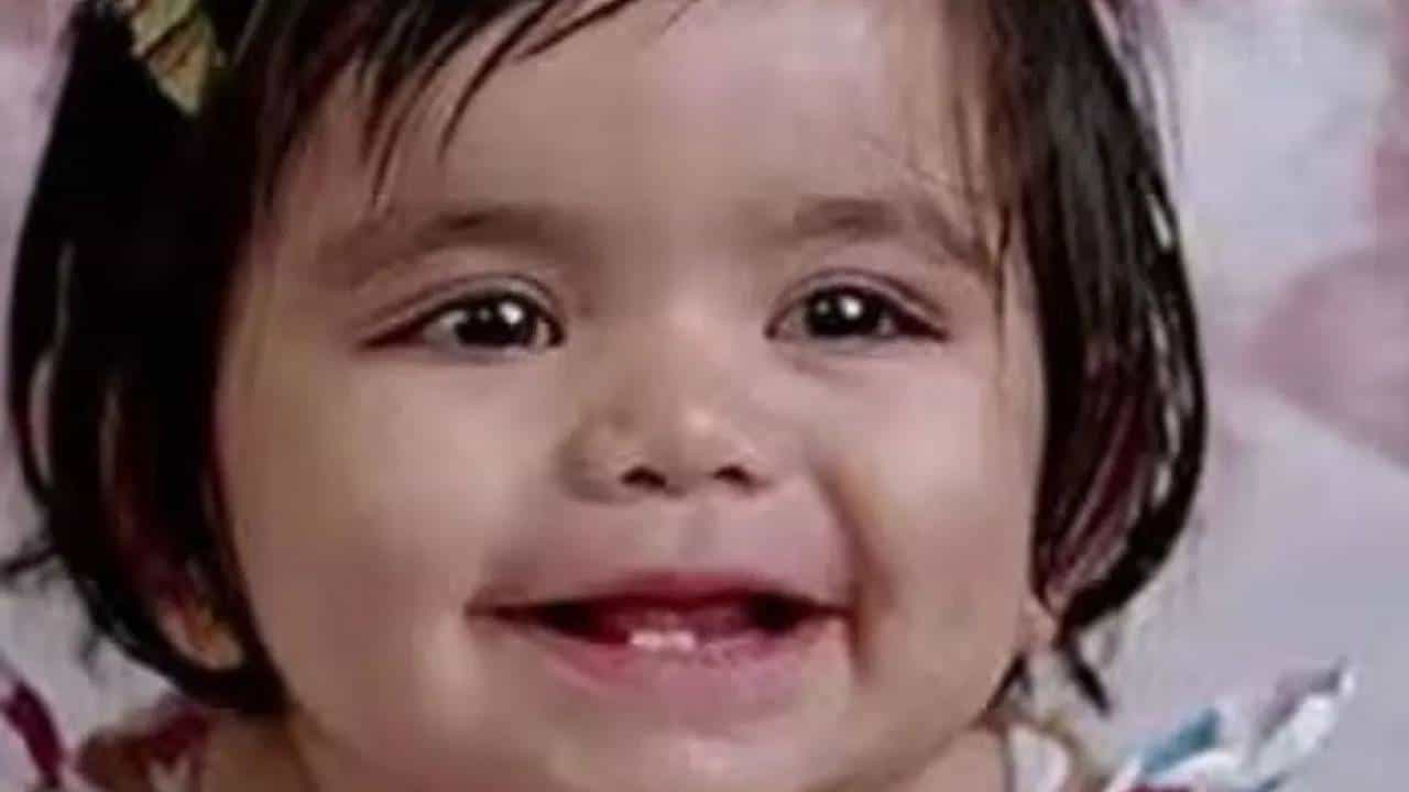 দু'গালে টোল, কানে ছোট্ট দুল, 'হে বেবি'র ছোট্ট বাচ্চা এখন কেমন দেখতে? দু'গালে টোল, কানে ছোট্ট দুল, 'হে বেবি'র ছোট্ট বাচ্চা এখন কেমন দেখতে?