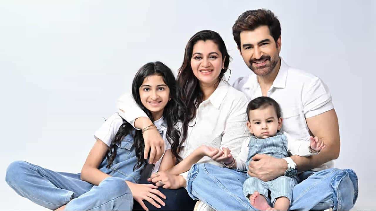 সপরিবারে জিতের 'ডেজ়ার্ট সাফারি', বর্ষশেষে খোশমেজাজে নায়ক সপরিবারে জিতের 'ডেজ়ার্ট সাফারি', বর্ষশেষে খোশমেজাজে নায়ক