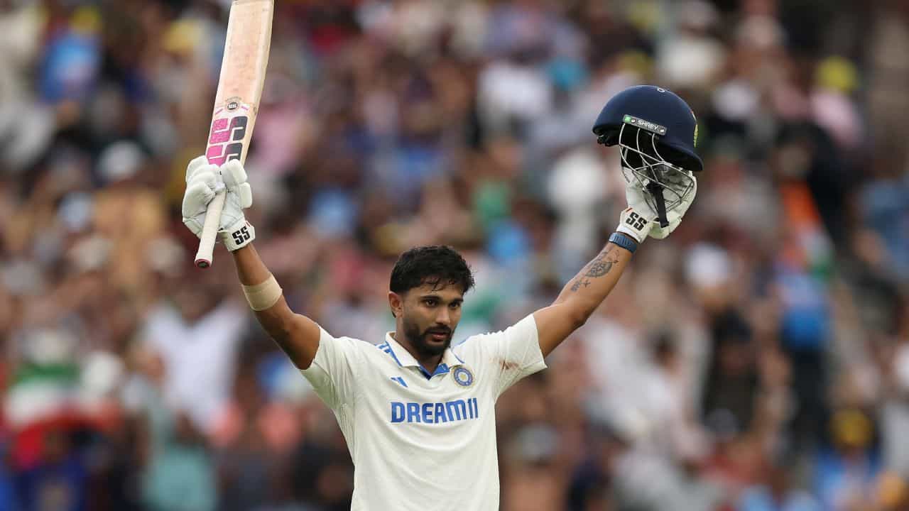 Team India: নীতীশের সেঞ্চুরির দিনে মাত্র ১ রানে আউট ভারতের তারকা অলরাউন্ডার Team India: নীতীশের সেঞ্চুরির দিনে মাত্র ১ রানে আউট ভারতের তারকা অলরাউন্ডার