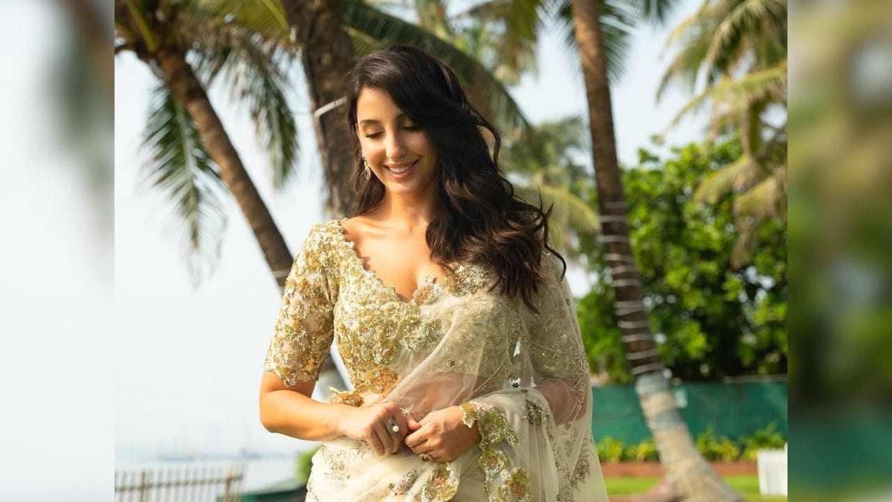 এথনিক পোশাকেও কিন্তু কম যান না! অতীতে শাড়ি পরা ছবি পোস্ট করেও বুঝিয়ে দিয়েছিলেন, তিনিই আসল শো-স্টপার। ছবি: Instagram