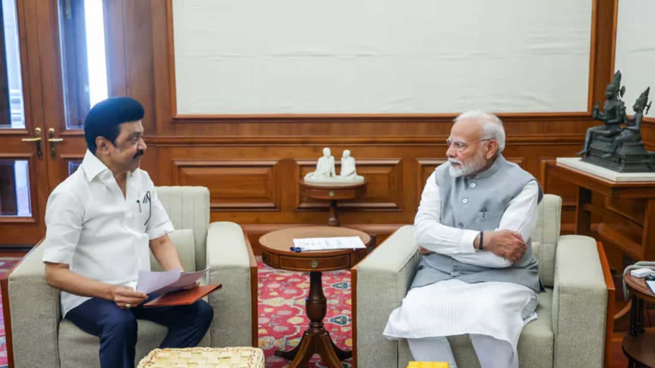 PM Narendra Modi: তামিলনাড়ুর মুখ্যমন্ত্রীকে ফোন প্রধানমন্ত্রীর, স্ট্যালিনের সঙ্গে কী কথা হল মোদীর? PM Narendra Modi: তামিলনাড়ুর মুখ্যমন্ত্রীকে ফোন প্রধানমন্ত্রীর, স্ট্যালিনের সঙ্গে কী কথা হল মোদীর?