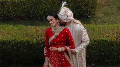 ইয়ে লাল ইশক... সব্যসাচীর লেহেঙ্গায় রিসেপশনে মোহময়ী পিভি সিন্ধু