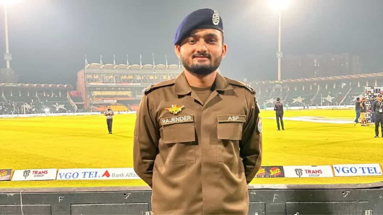 এই প্রথম পাকিস্তানে পুলিশ আধিকারিকের পদে একজন হিন্দু! চিনে নিন এই তরুণ তুর্কি রাজেন্দ্রকে এই প্রথম পাকিস্তানে পুলিশ আধিকারিকের পদে একজন হিন্দু! চিনে নিন এই তরুণ তুর্কি রাজেন্দ্রকে