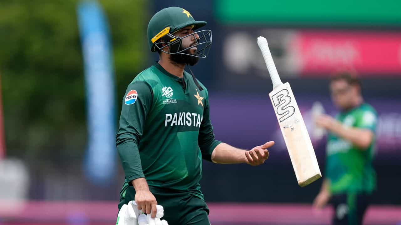 Imad Wasim: ক্রিকেট থেকে হঠাৎ অবসর! ১৩ মাসে দ্বিতীয়বার, আবার ফিরবেন ইমাদ ওয়াসিম? Imad Wasim: ক্রিকেট থেকে হঠাৎ অবসর! ১৩ মাসে দ্বিতীয়বার, আবার ফিরবেন ইমাদ ওয়াসিম?