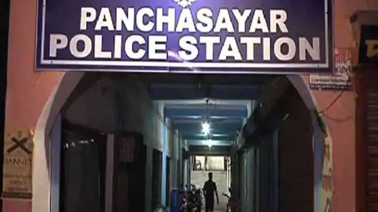 Kolkata: শহরের অভিজাত আবাসনের ১৯ তলা থেকে পড়ে মৃত্যু কিশোরের, খুন নাকি আত্মহত্যা? তদন্তে পুলিশ Kolkata: শহরের অভিজাত আবাসনের ১৯ তলা থেকে পড়ে মৃত্যু কিশোরের, খুন নাকি আত্মহত্যা? তদন্তে পুলিশ
