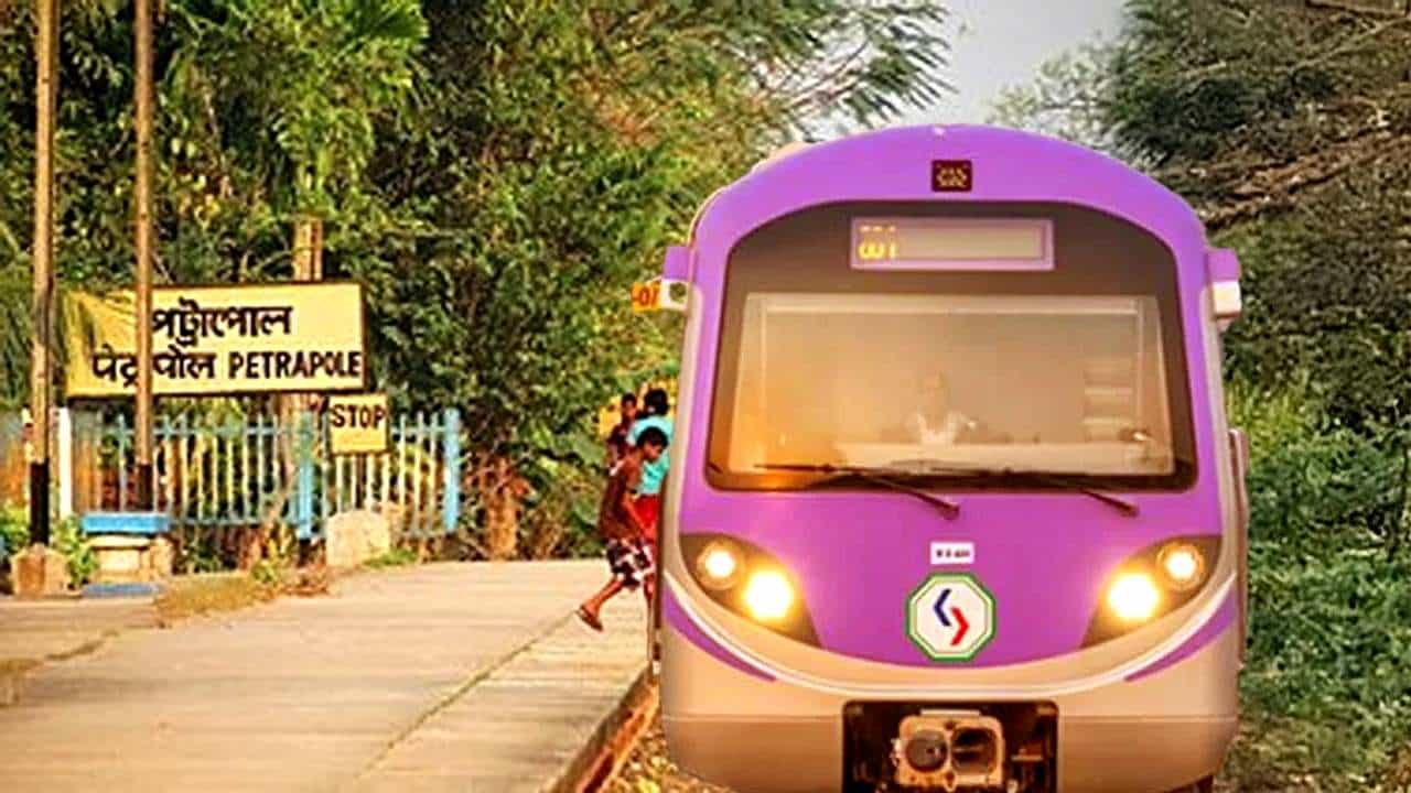 New Metro Service: কলকাতা থেকে বাংলাদেশ সীমান্ত পর্যন্ত সরাসরি মেট্রো চলবে? বড় ইঙ্গিত কেন্দ্রীয় মন্ত্রীর New Metro Service: কলকাতা থেকে বাংলাদেশ সীমান্ত পর্যন্ত সরাসরি মেট্রো চলবে? বড় ইঙ্গিত কেন্দ্রীয় মন্ত্রীর