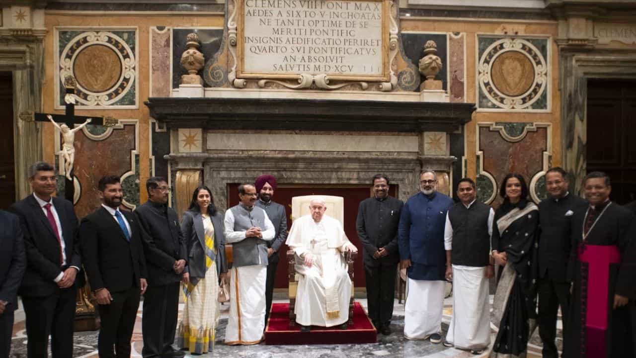 Vatican: ভ্যাটিকানে সম্মানিত কেরলের আর্চবিশপ, 'গর্বের মুহূর্ত', বললেন প্রধানমন্ত্রী Vatican: ভ্যাটিকানে সম্মানিত কেরলের আর্চবিশপ, 'গর্বের মুহূর্ত', বললেন প্রধানমন্ত্রী