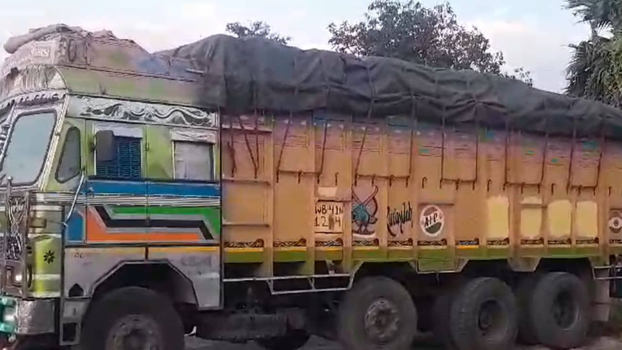 Asansol: প্লাস্টিকের ব্যাগে আলু! খুবই সাধারণ বিষয়, কিন্তু তাতেই বড় চক্রের পর্দাফাঁস পুলিশের