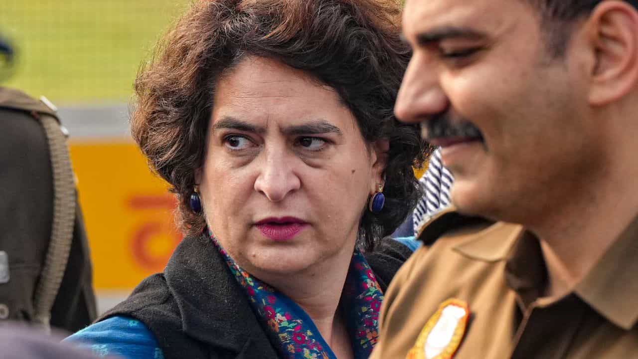 Priyanka Gandhi: প্রিয়ঙ্কার সাংসদ পদ খারিজের দাবি তুলে আদালতে বিজেপি, চাপে কংগ্রেস নেতা Priyanka Gandhi: প্রিয়ঙ্কার সাংসদ পদ খারিজের দাবি তুলে আদালতে বিজেপি, চাপে কংগ্রেস নেতা