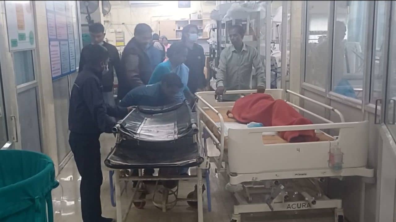 Purulia: চোয়ালে টিউমার, তা থেকে ক্যান্সার! ৯৫ বছর বয়সেও সফল জটিল অস্ত্রোপচার