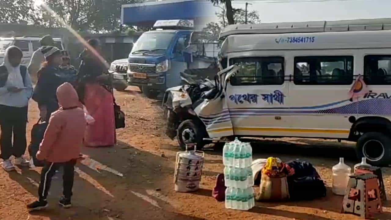 Road Accident: অযোধ্যা যাওয়ার পথে ভয়াবহ দুর্ঘটনা, বরানগরের ২৬ পর্যটক নিয়ে জাতীয় সড়কে উল্টে গেল গাড়ি Road Accident: অযোধ্যা যাওয়ার পথে ভয়াবহ দুর্ঘটনা, বরানগরের ২৬ পর্যটক নিয়ে জাতীয় সড়কে উল্টে গেল গাড়ি