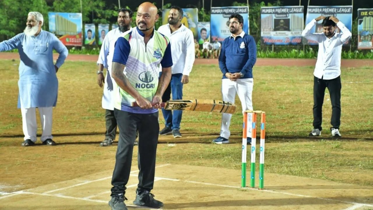 দু-জনের পেনশনে পার্থক্যের কারণ কেরিয়ারও। বিনোদ কাম্বলি আন্তর্জাতিক ক্রিকেটে ছিলেন মাত্র ৯ বছর। সচিন দু-দশকের বেশি। স্বাভাবিক ভাবেই বোর্ডের নিয়ম অনুযায়ী পেনশনেও এই ফারাক। ছবি: Instagram