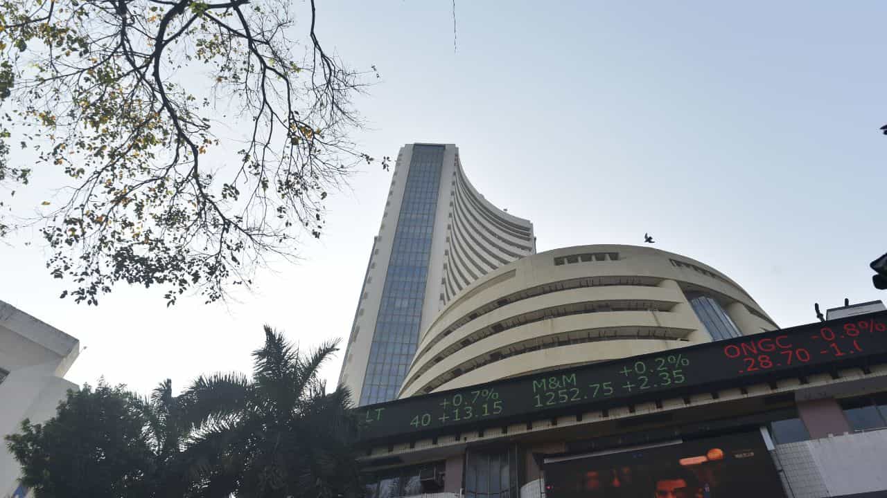 Share Market: কেউ হলেন লাখপতি, কেউ বা কোটিপতি! শেয়ার বাজারে 'বুল রান' নিল যে IPO গুলি Share Market: কেউ হলেন লাখপতি, কেউ বা কোটিপতি! শেয়ার বাজারে 'বুল রান' নিল যে IPO গুলি