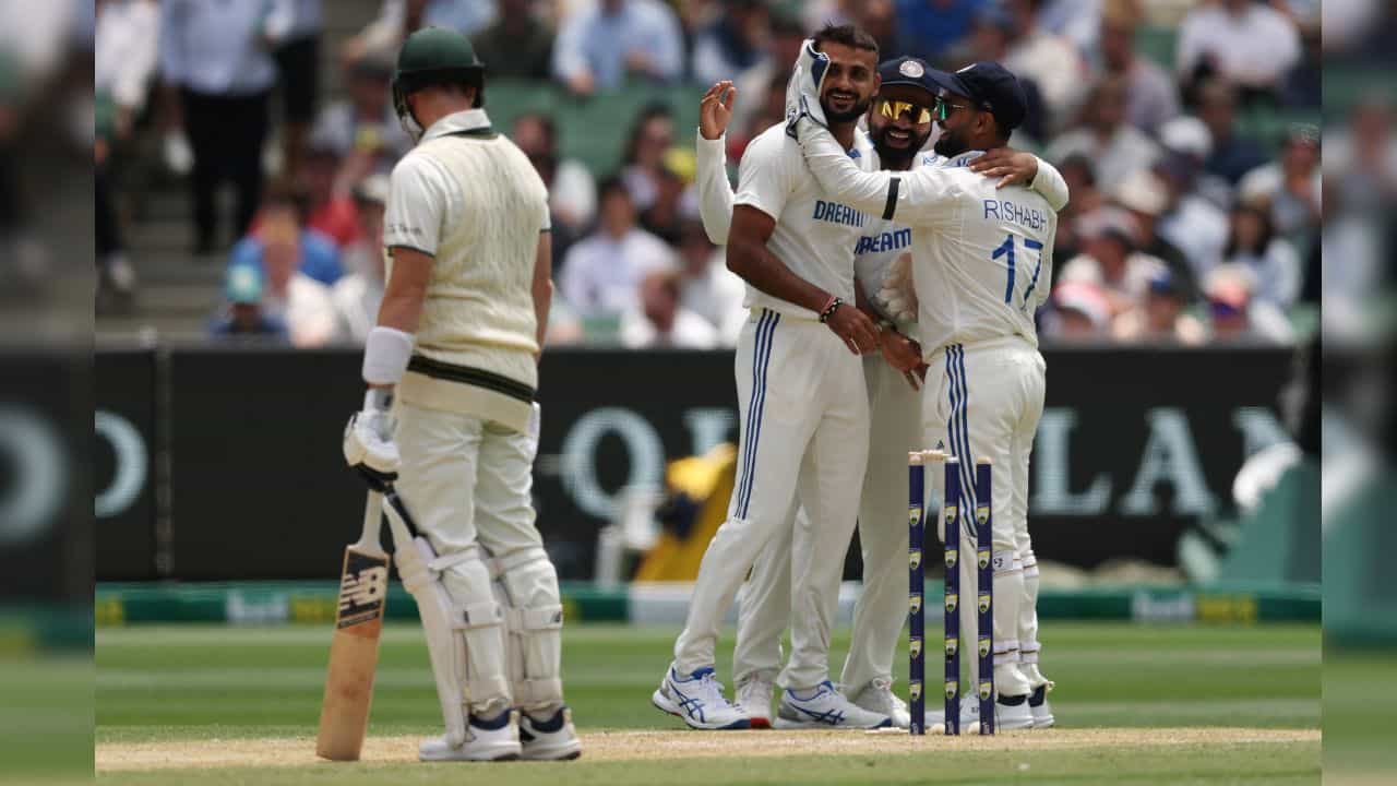IND vs AUS: আকাশ দীপকে আক্রমণ, মজার আউট স্টিভ স্মিথ; অবশেষে অজি ইনিংস ইতি IND vs AUS: আকাশ দীপকে আক্রমণ, মজার আউট স্টিভ স্মিথ; অবশেষে অজি ইনিংস ইতি