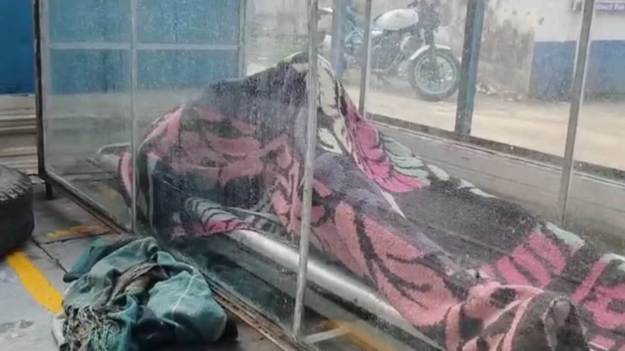 South Dinajpur: পুকুরের পাশ থেকে এক ব্যক্তির দেহ উদ্ধার, মৃত্যু ঘিরে রহস্য South Dinajpur: পুকুরের পাশ থেকে এক ব্যক্তির দেহ উদ্ধার, মৃত্যু ঘিরে রহস্য