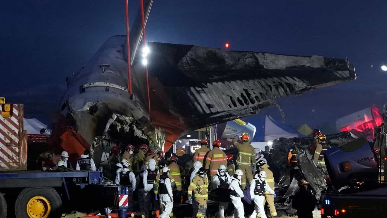 Plane Crash: 'আমি এখানে কেন?', সব ভুলে গিয়েছেন দক্ষিণ কোরিয়ার দুর্ঘটনাগ্রস্ত বিমানের জীবিত ক্রু সদস্য? Plane Crash: 'আমি এখানে কেন?', সব ভুলে গিয়েছেন দক্ষিণ কোরিয়ার দুর্ঘটনাগ্রস্ত বিমানের জীবিত ক্রু সদস্য?