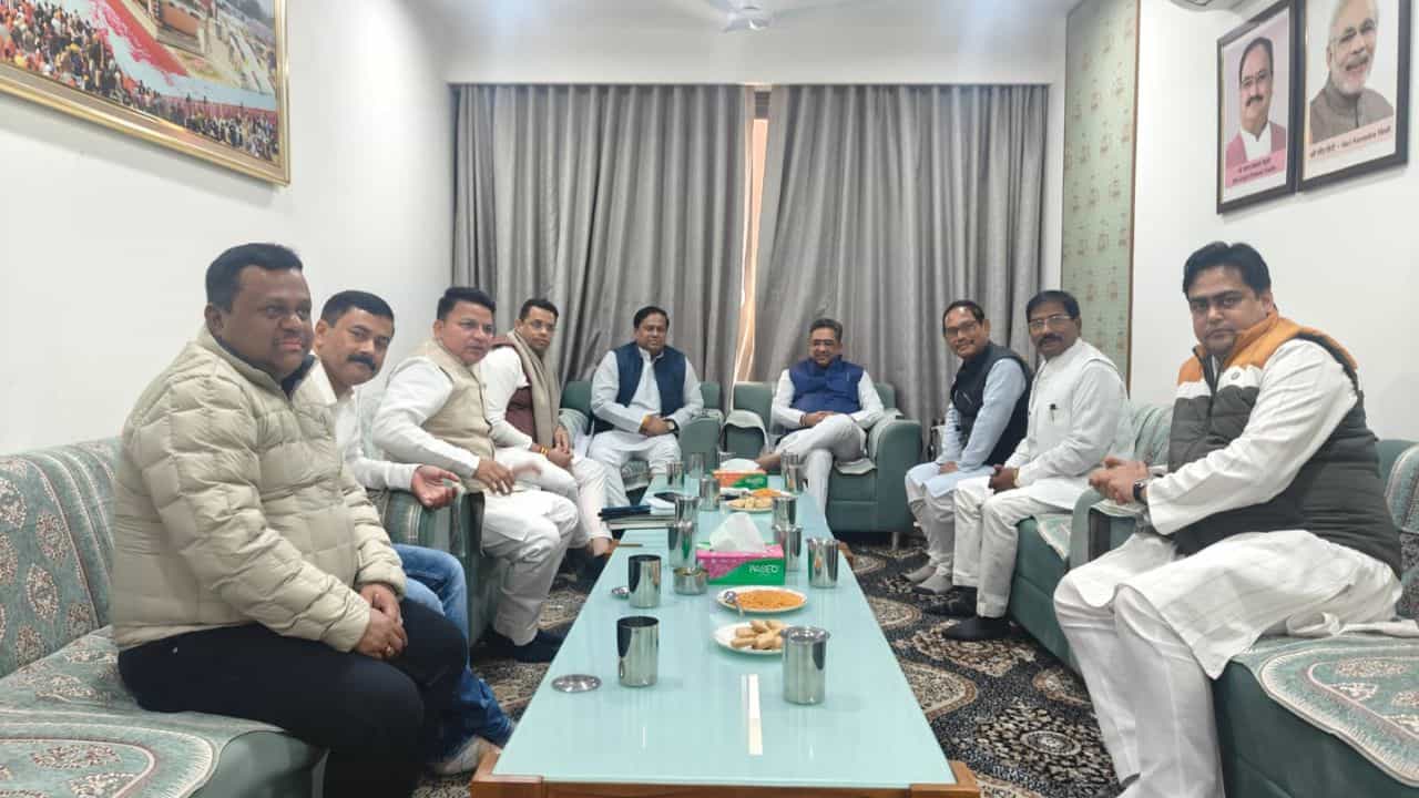 BJP: লক্ষ্যমাত্রা কেন পূরণ হচ্ছে না? বঙ্গ BJP সাংসদদের 'টোটকা' বাতলে দিলেন বনসল BJP: লক্ষ্যমাত্রা কেন পূরণ হচ্ছে না? বঙ্গ BJP সাংসদদের 'টোটকা' বাতলে দিলেন বনসল