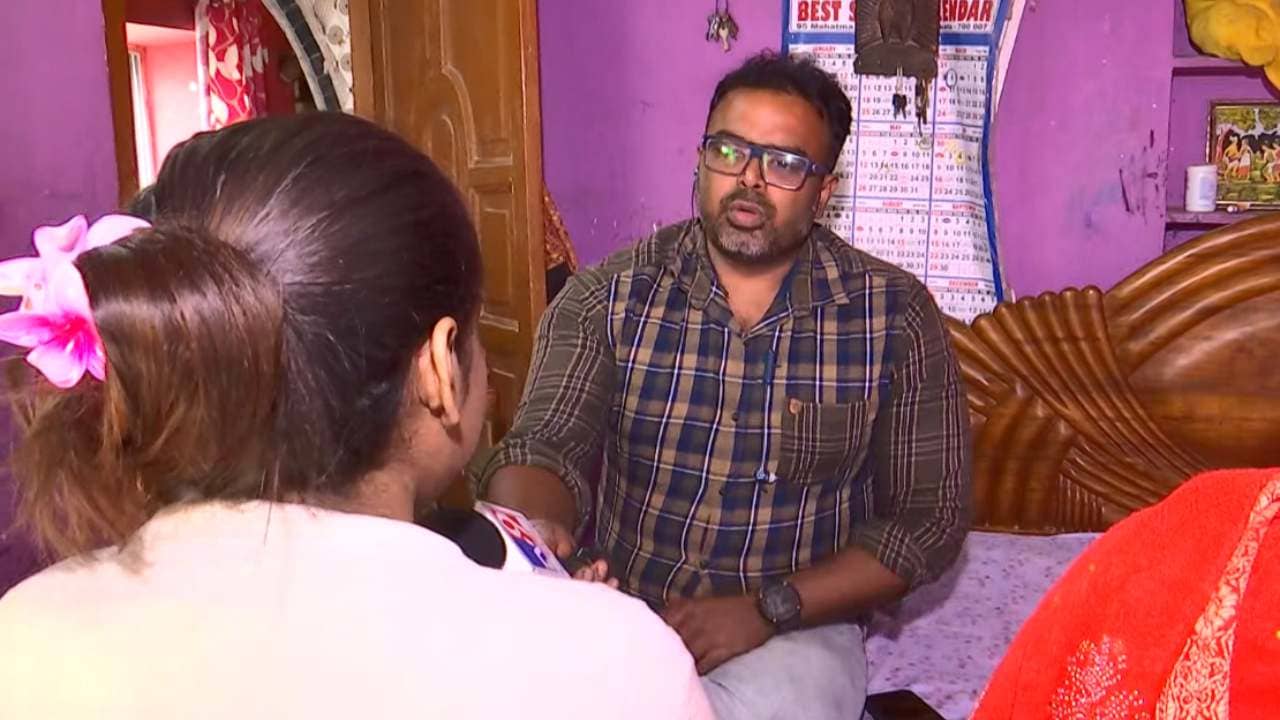 Physically Assault: ‘আমাকে বলল আরজি করের মতো করে দেব, রেপ করে দেব!’, তারপীঠ থেকে ফিরে ট্রেনের ভয়াবহ অভিজ্ঞতার কথা শোনালেন গড়িয়ার তরুণী