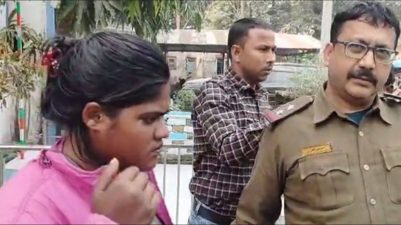 South Dinajpur: প্রচণ্ড দুর্গন্ধ ছড়াচ্ছিল বাসে, বিরক্ত হয়ে যাত্রীরা গাড়ি থামান! ধরা পড়েন এই মহিলাই! গন্ধের উৎস কী?